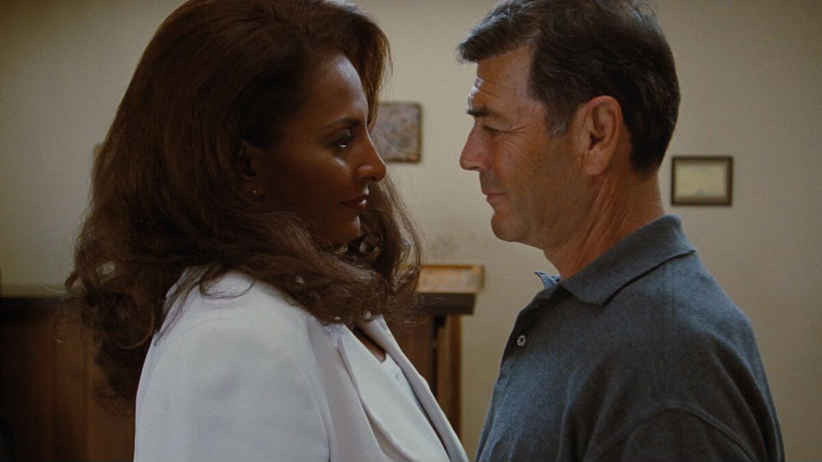 Pam Grier as Jackie Brown and Robert Forster as Max Cherry in Jackie Brown