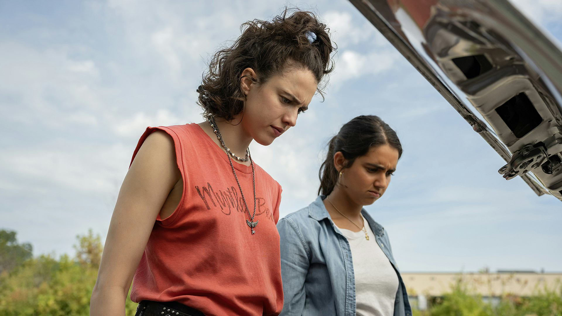 Margaret Qualley and Geraldine Viswanathan in Drive-Away Dolls