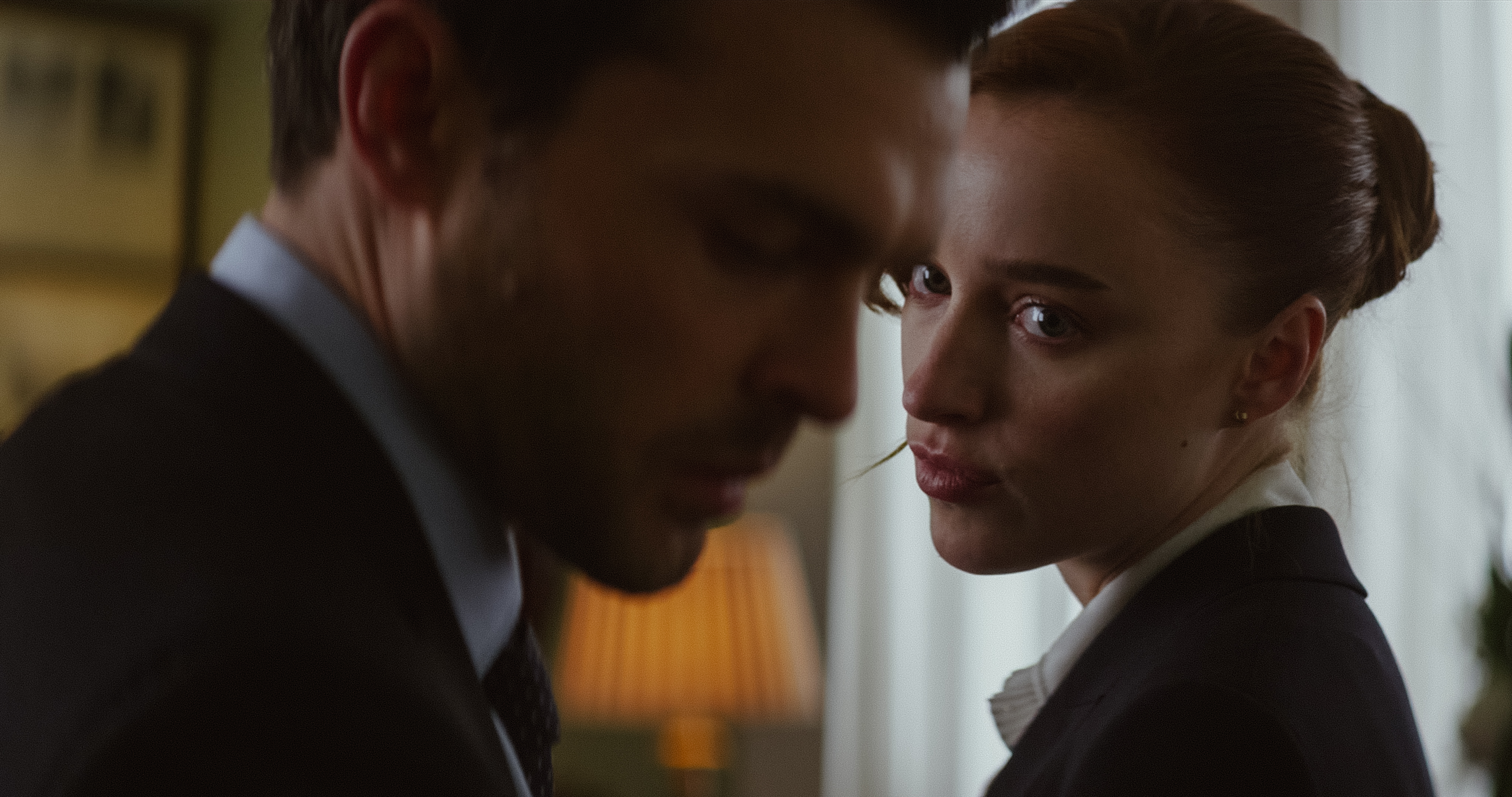 Alden Ehrenreich as Luke and Phoebe Dynevor as Emily in Fair Play