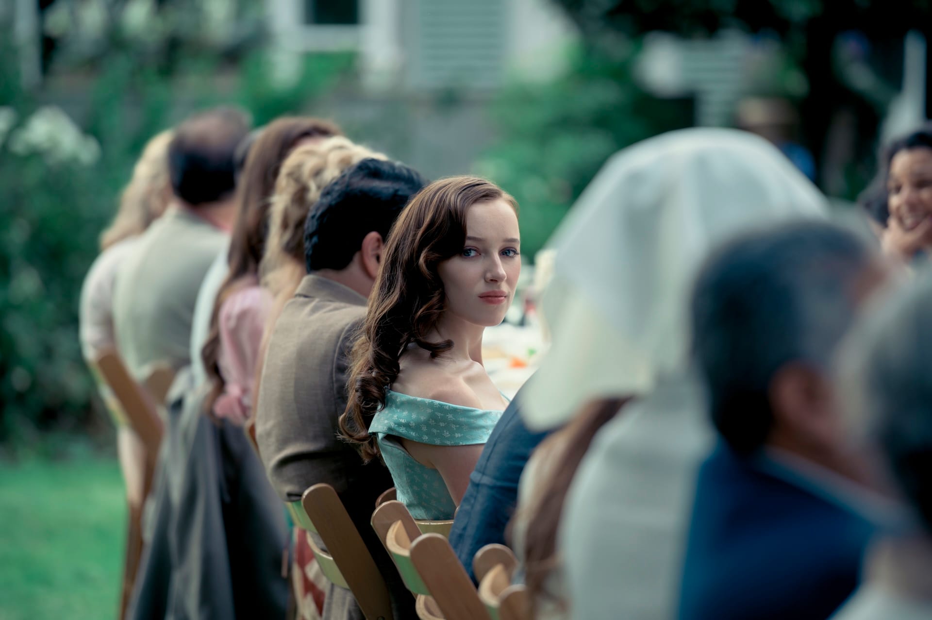 Phoebe Dynevor as Liz Nettles in Anniversary