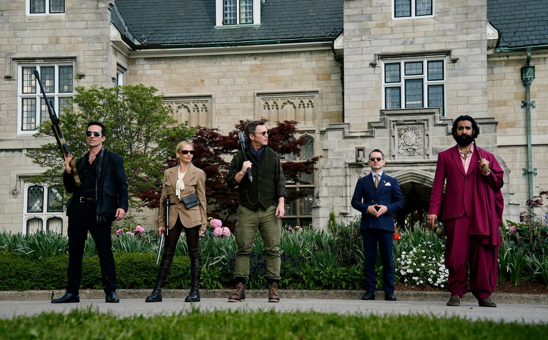 (L-R) Nestor Carbonell, Sarah Michelle Gellar, Shawn Hatosy, Elijah Wood, and Nadeem Umar-Khitab in Ready or Not: Here I Come